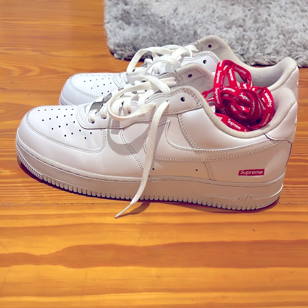 Air Force 1 supreme men’s 11 laces included